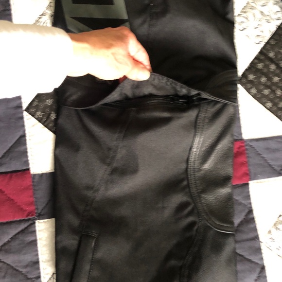 FOX Switch dirt bike pants, black in colour - Picture 7 of 12